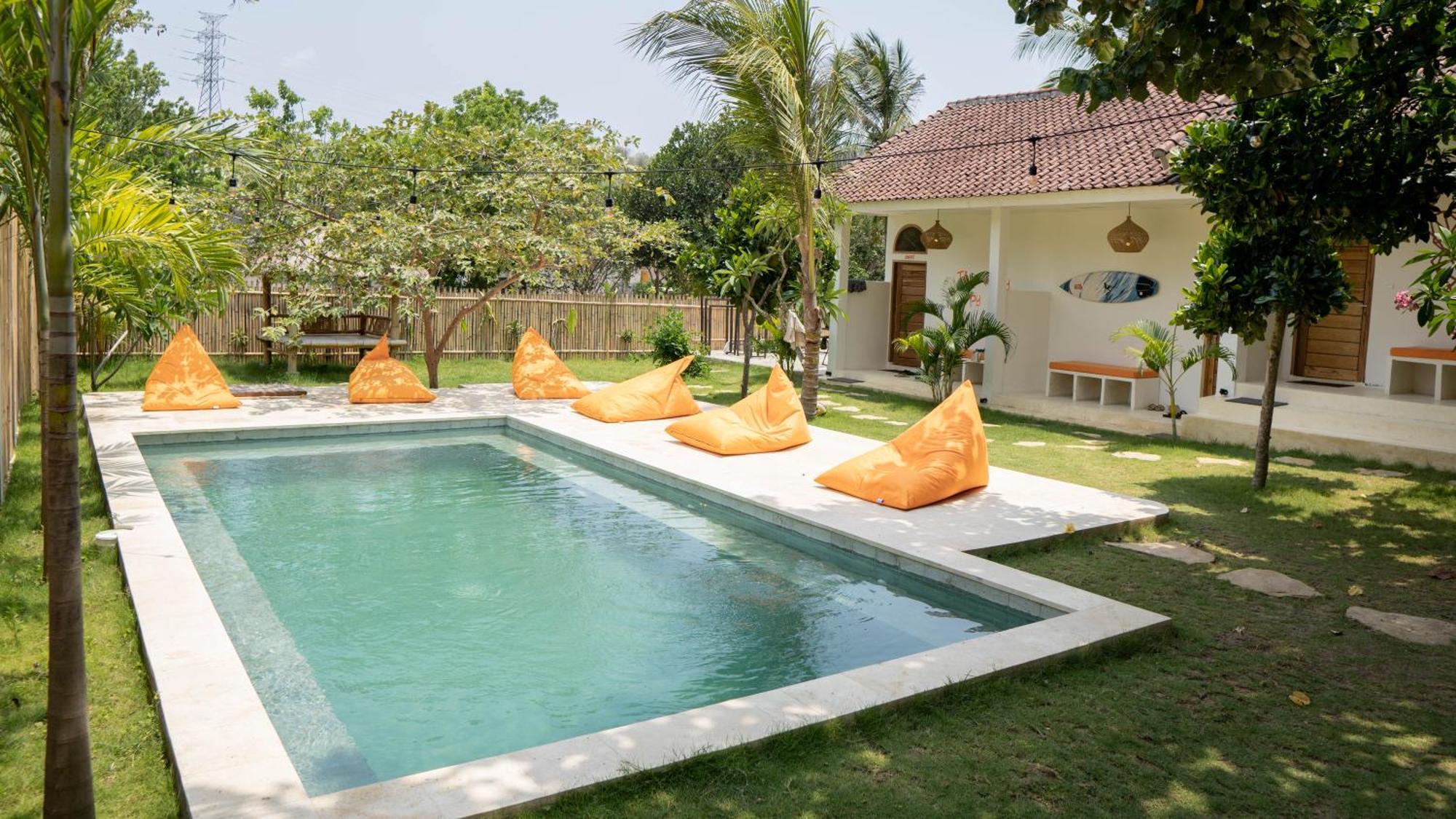 Lost Inn Kuta Capsule Hostel Exterior photo