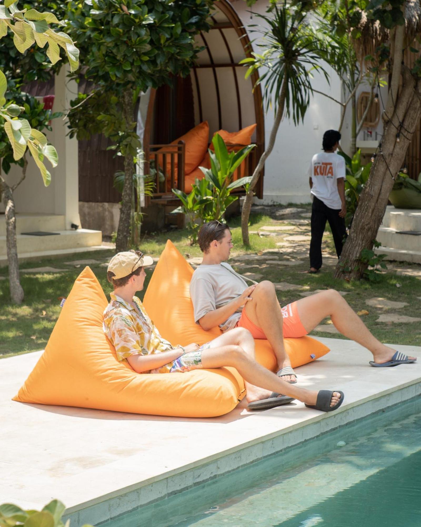 Lost Inn Kuta Capsule Hostel Exterior photo