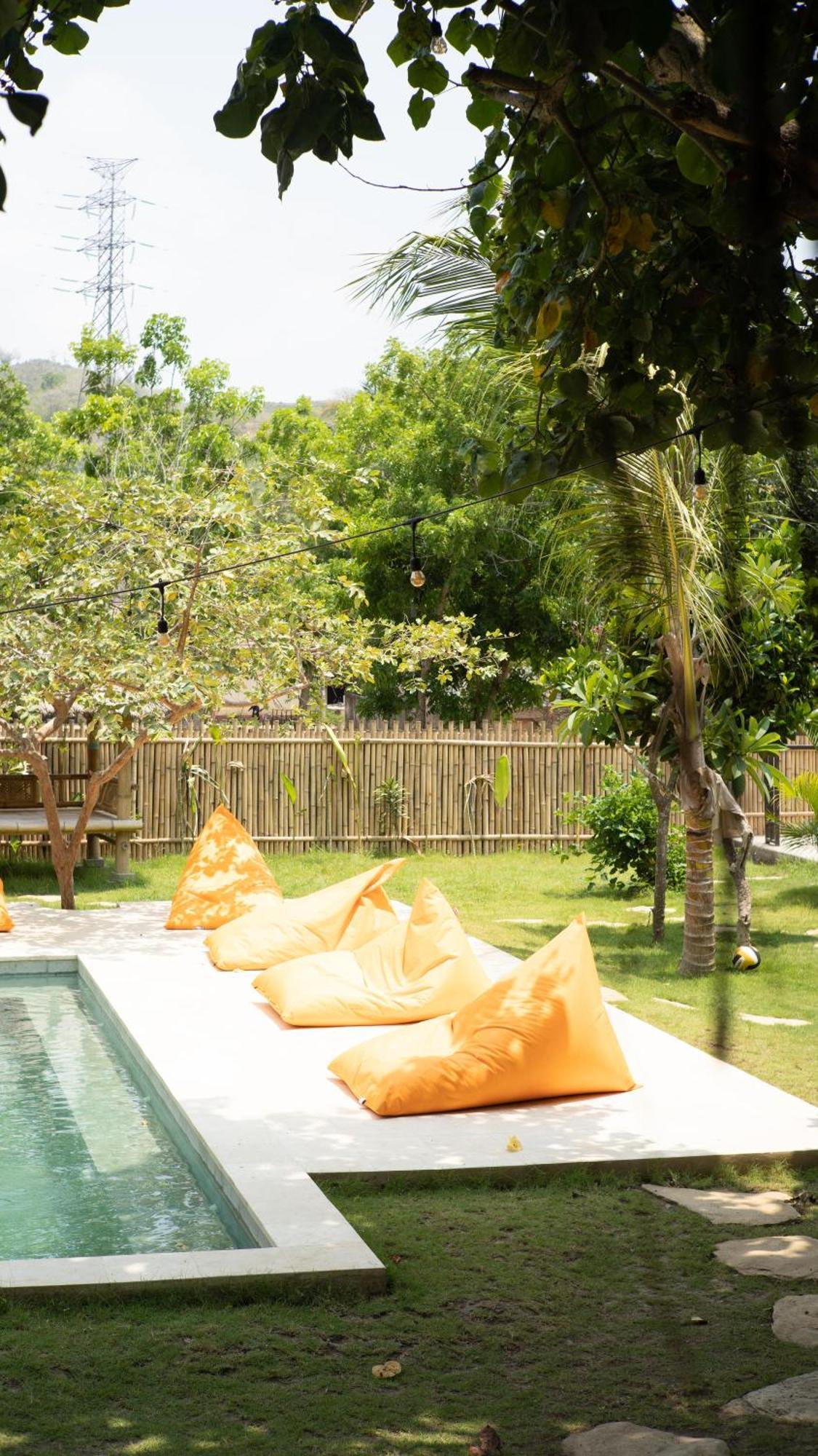 Lost Inn Kuta Capsule Hostel Exterior photo